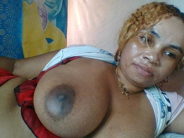 Amanah's BongaCams show and profile