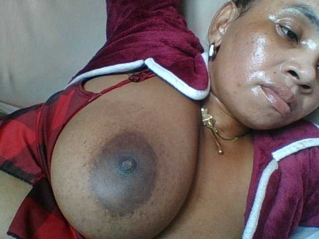 Amanah's BongaCams show and profile