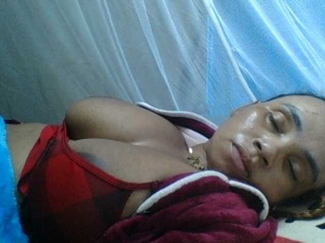 Amanah's BongaCams show and profile