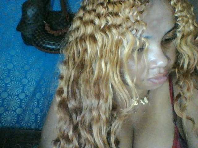 Amanah's BongaCams show and profile