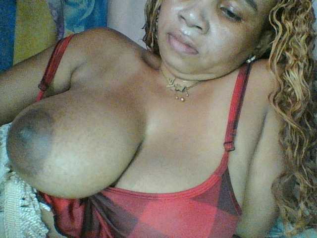 Amanah's BongaCams show and profile