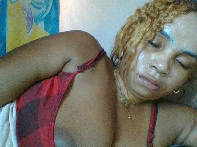 Amanah's BongaCams show and profile