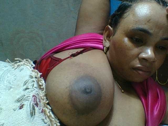 Amanah's BongaCams show and profile