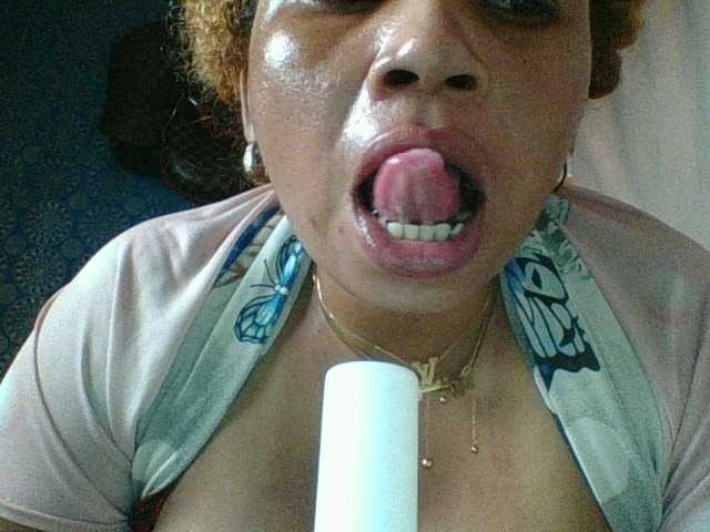 Amanah's BongaCams show and profile