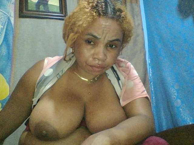 Amanah's BongaCams show and profile