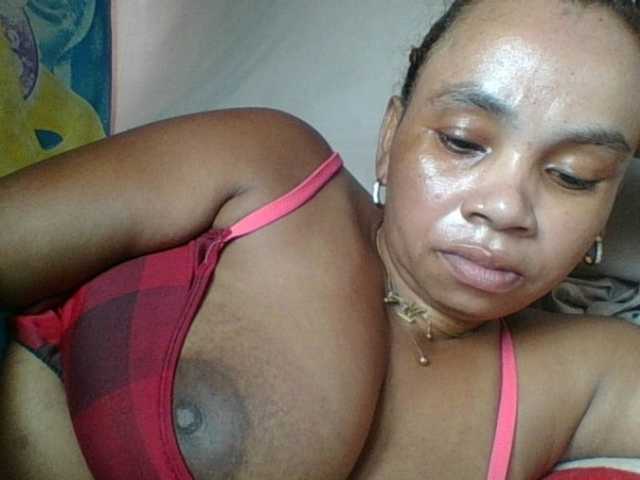 Amanah's BongaCams show and profile