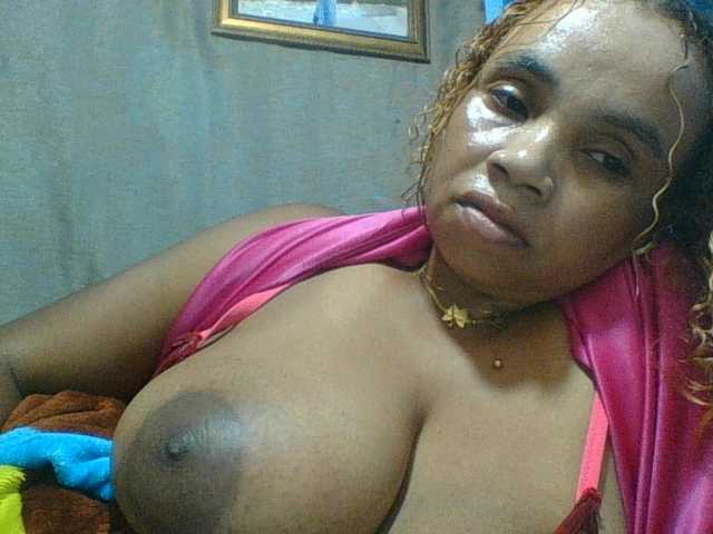 Amanah's BongaCams show and profile