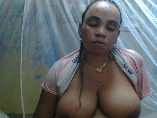 Amanah's BongaCams show and profile