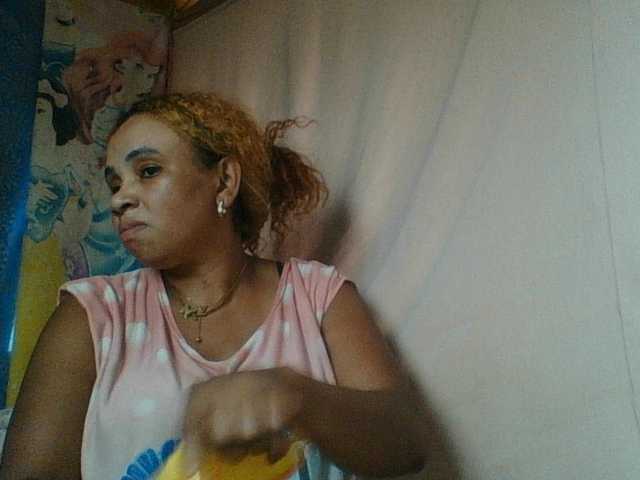 Amanah's BongaCams show and profile