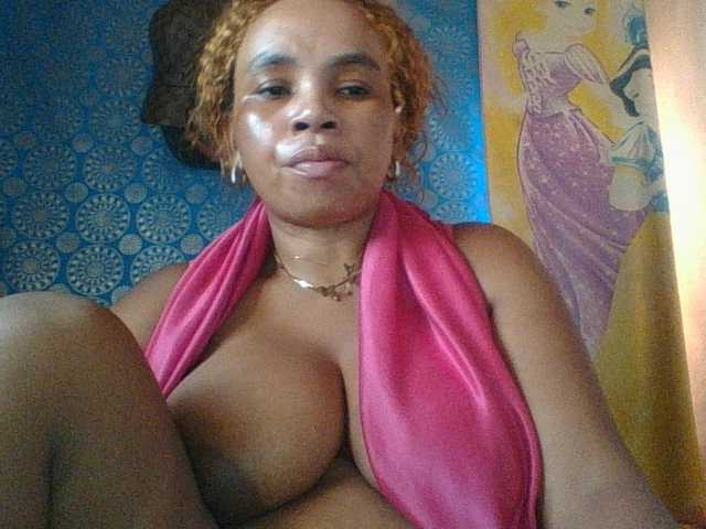 Amanah's BongaCams show and profile