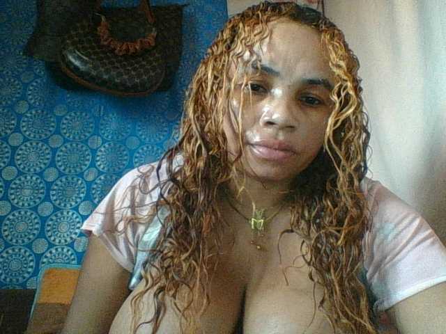 Amanah's BongaCams show and profile