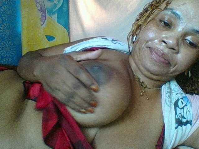 Amanah's BongaCams show and profile