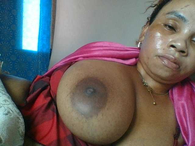 Amanah's BongaCams show and profile