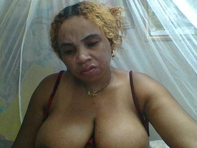 Amanah's BongaCams show and profile