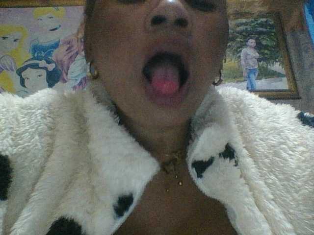 Amanah's BongaCams show and profile