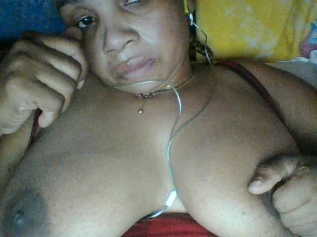 Amanah's BongaCams show and profile