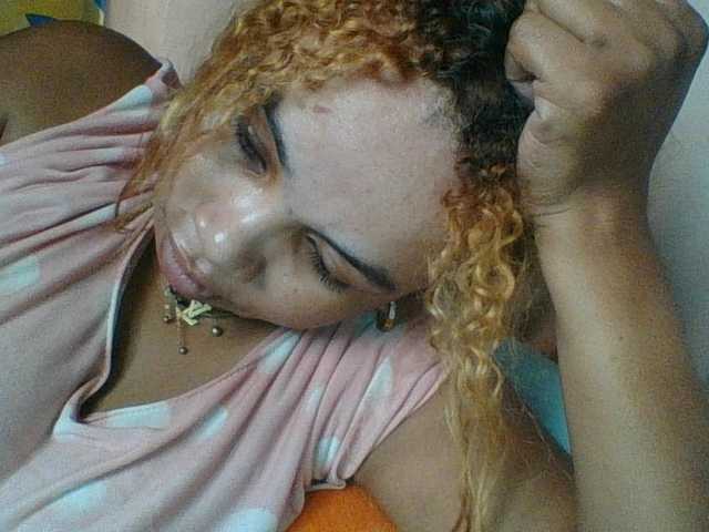 Amanah's BongaCams show and profile