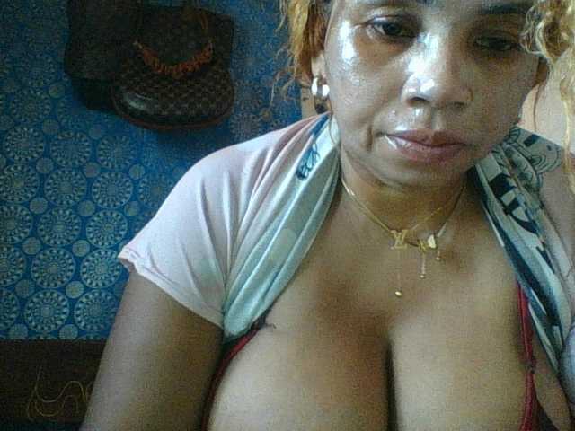 Amanah's BongaCams show and profile