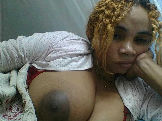 Amanah's BongaCams show and profile