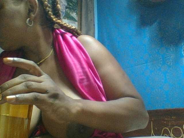 Amanah's BongaCams show and profile