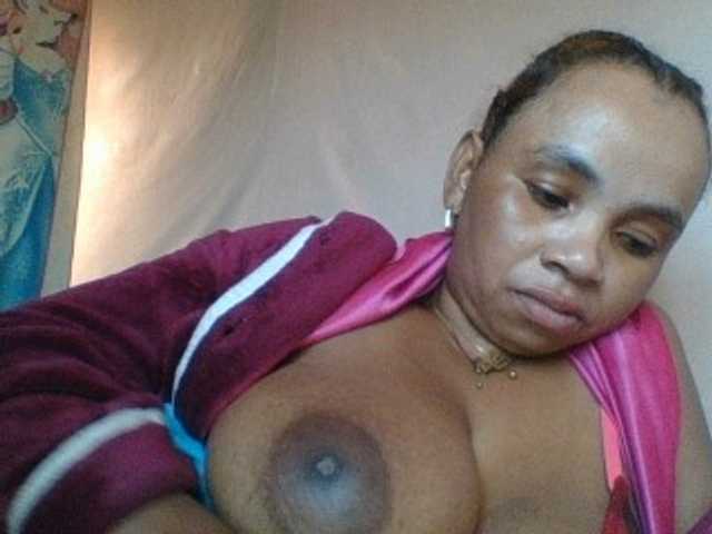 Amanah's BongaCams show and profile