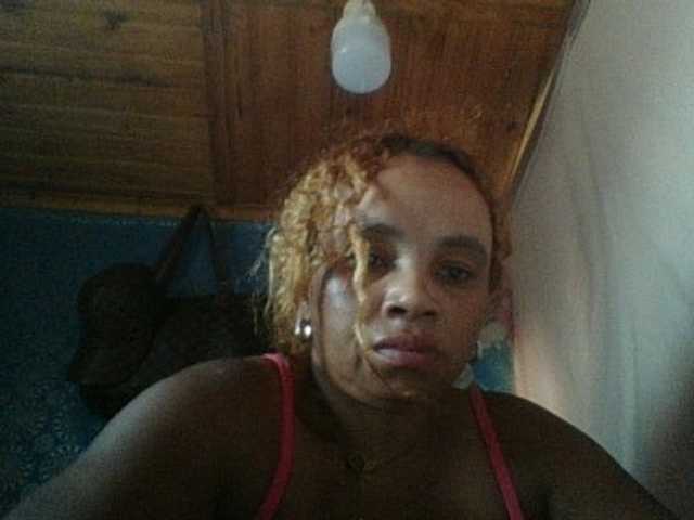 Amanah's BongaCams show and profile