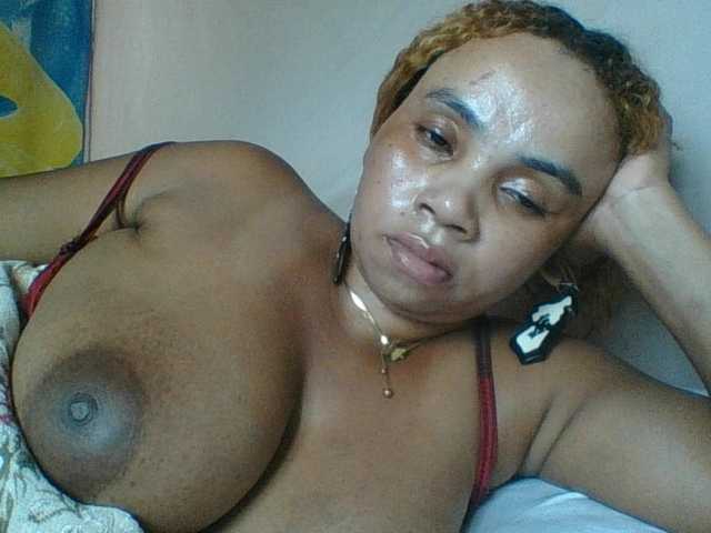 Amanah's BongaCams show and profile