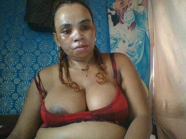 Amanah's BongaCams show and profile