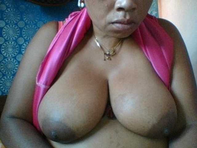 Amanah's BongaCams show and profile