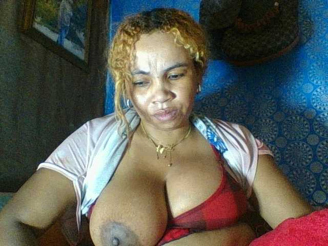 Amanah's BongaCams show and profile