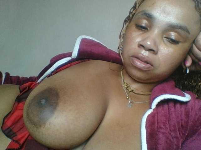 Amanah's BongaCams show and profile