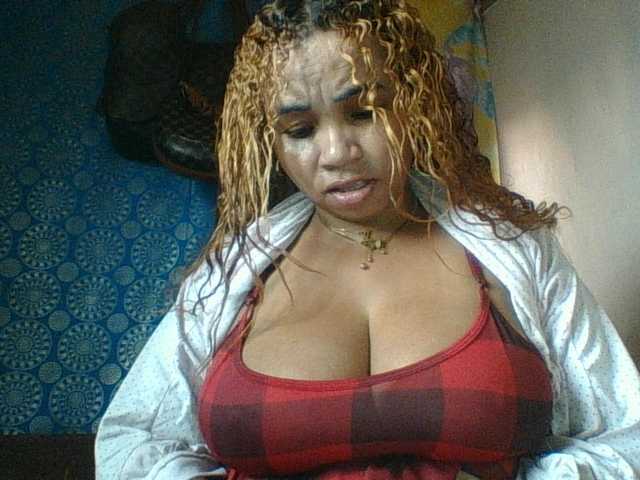 Amanah's BongaCams show and profile