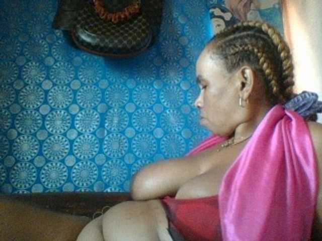 Amanah's BongaCams show and profile