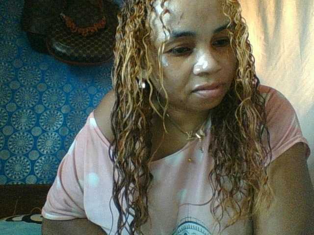 Amanah's BongaCams show and profile