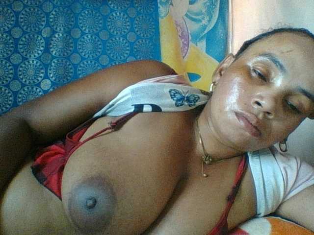 Amanah's BongaCams show and profile