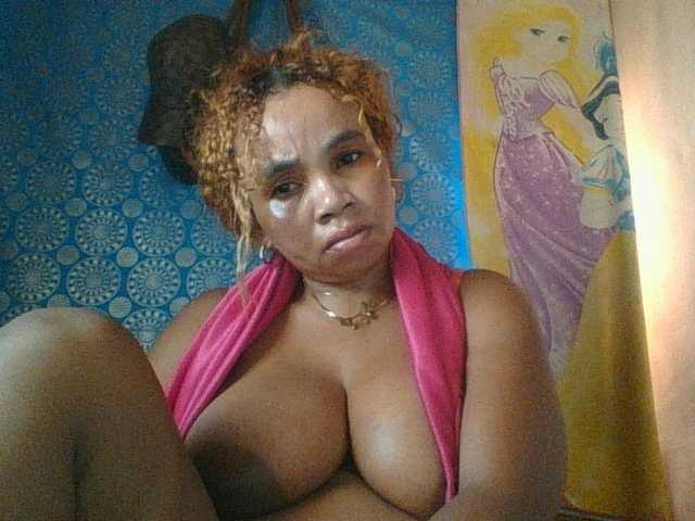 Amanah's BongaCams show and profile