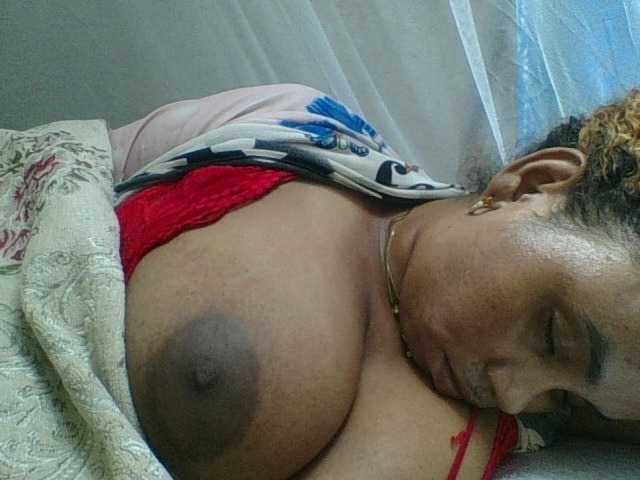 Amanah's BongaCams show and profile