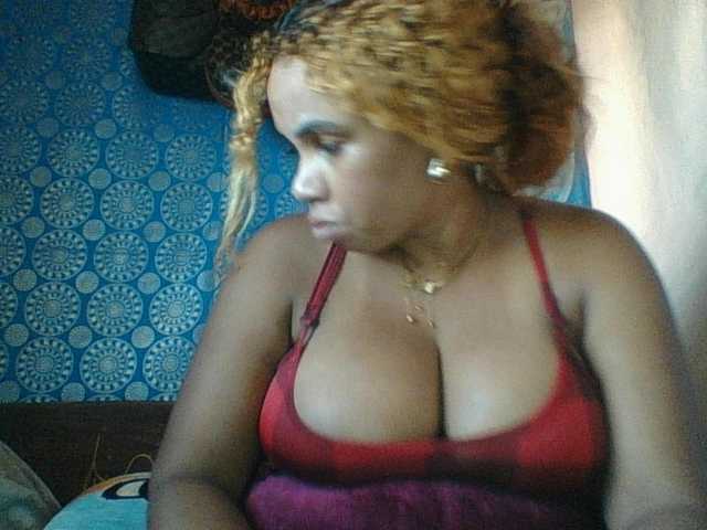 Amanah's BongaCams show and profile