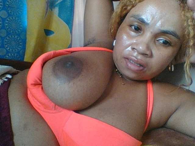 Amanah's BongaCams show and profile