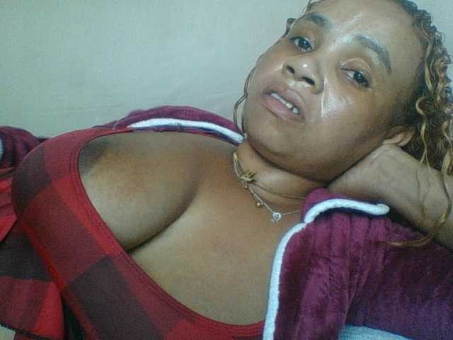 Amanah's BongaCams show and profile