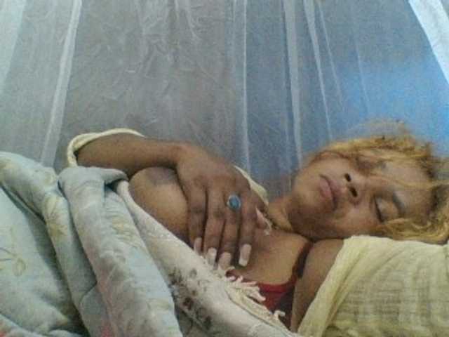 Amanah's BongaCams show and profile