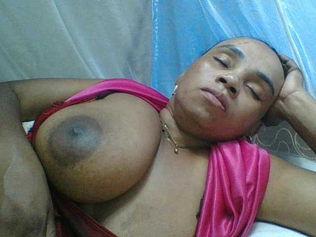 Amanah's BongaCams show and profile