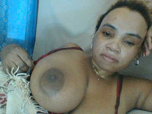 Amanah's BongaCams show and profile