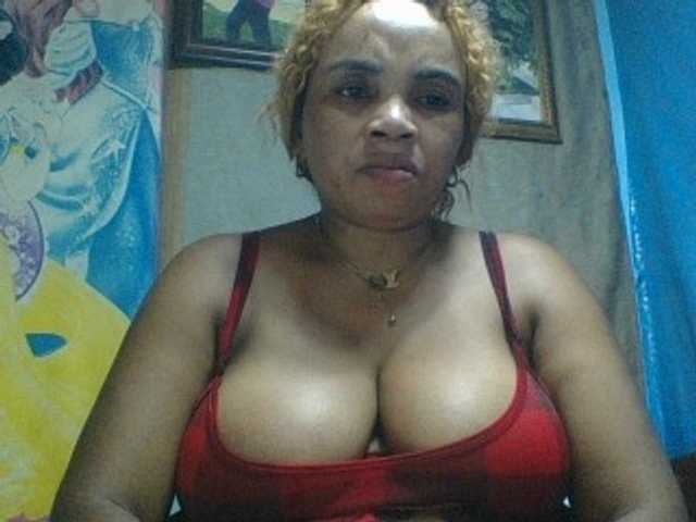 Amanah's BongaCams show and profile