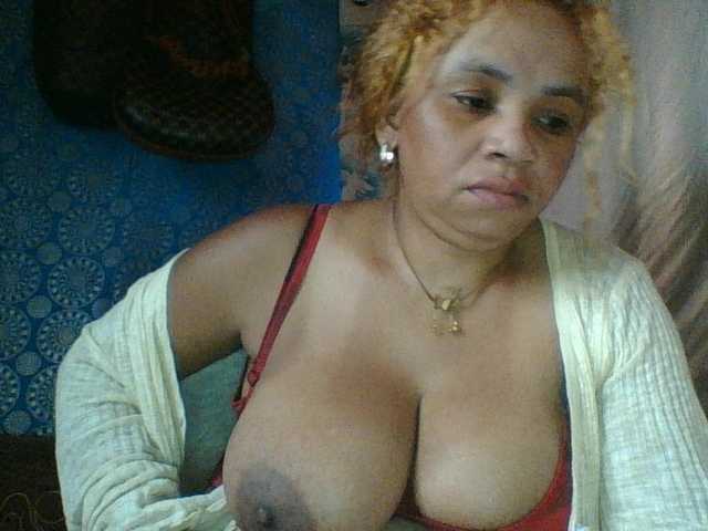 Amanah's BongaCams show and profile