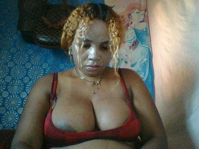 Amanah's BongaCams show and profile