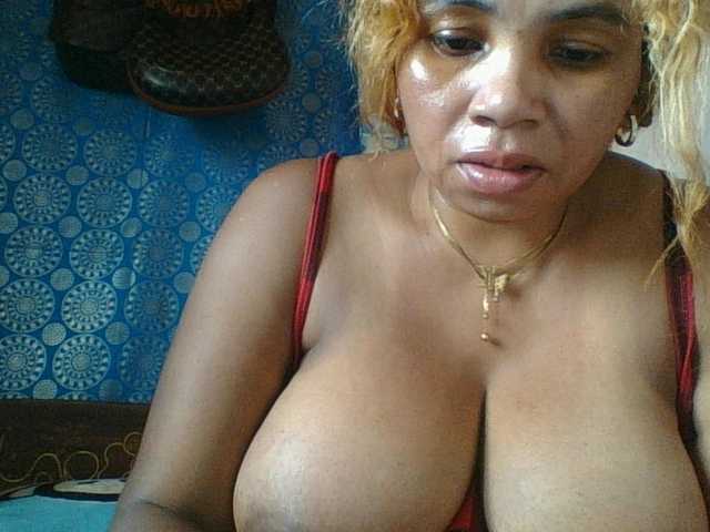 Amanah's BongaCams show and profile