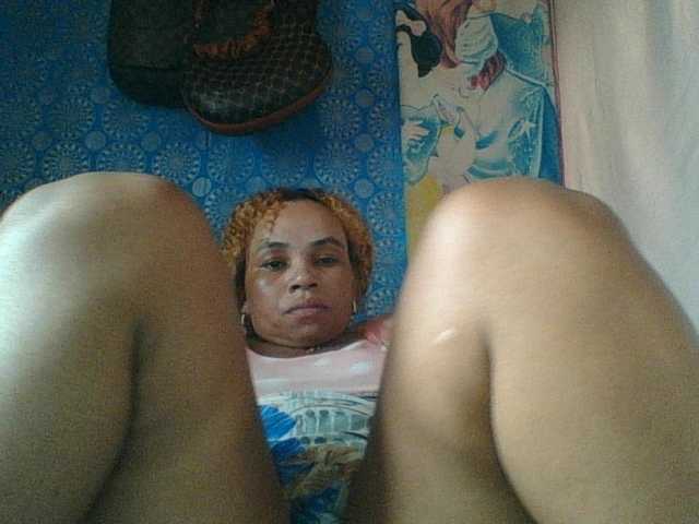 Amanah's BongaCams show and profile