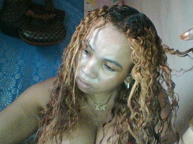 Amanah's BongaCams show and profile