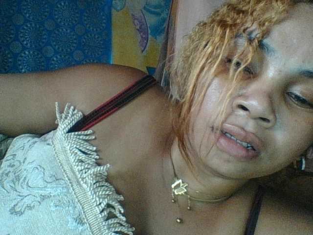 Amanah's BongaCams show and profile